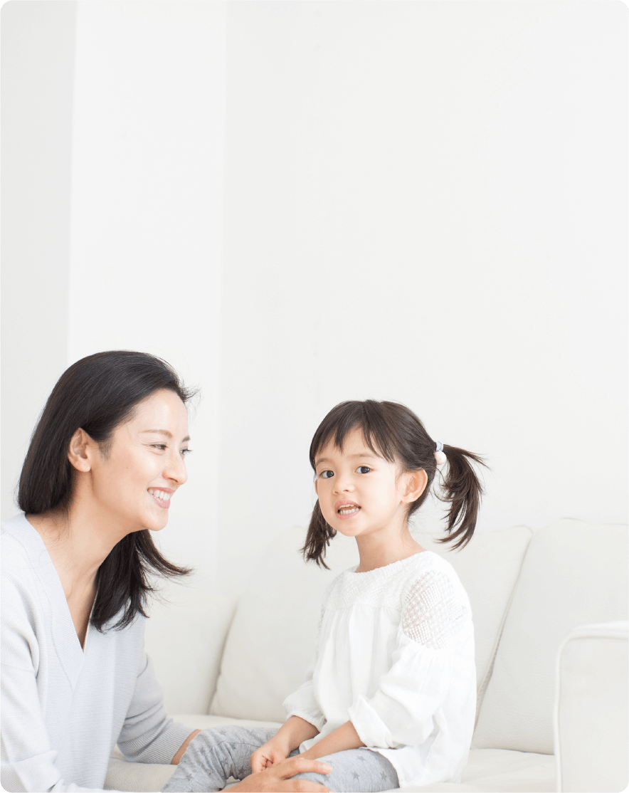 笑顔のお母さんと娘